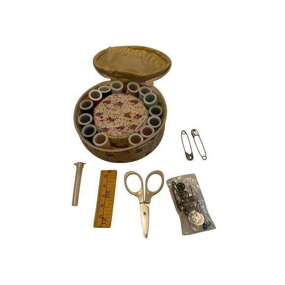 Vintage Floral Travel Sewing Kit Pin Cushion Thread Scissors Accessories Crafts - Picture 2 of 13